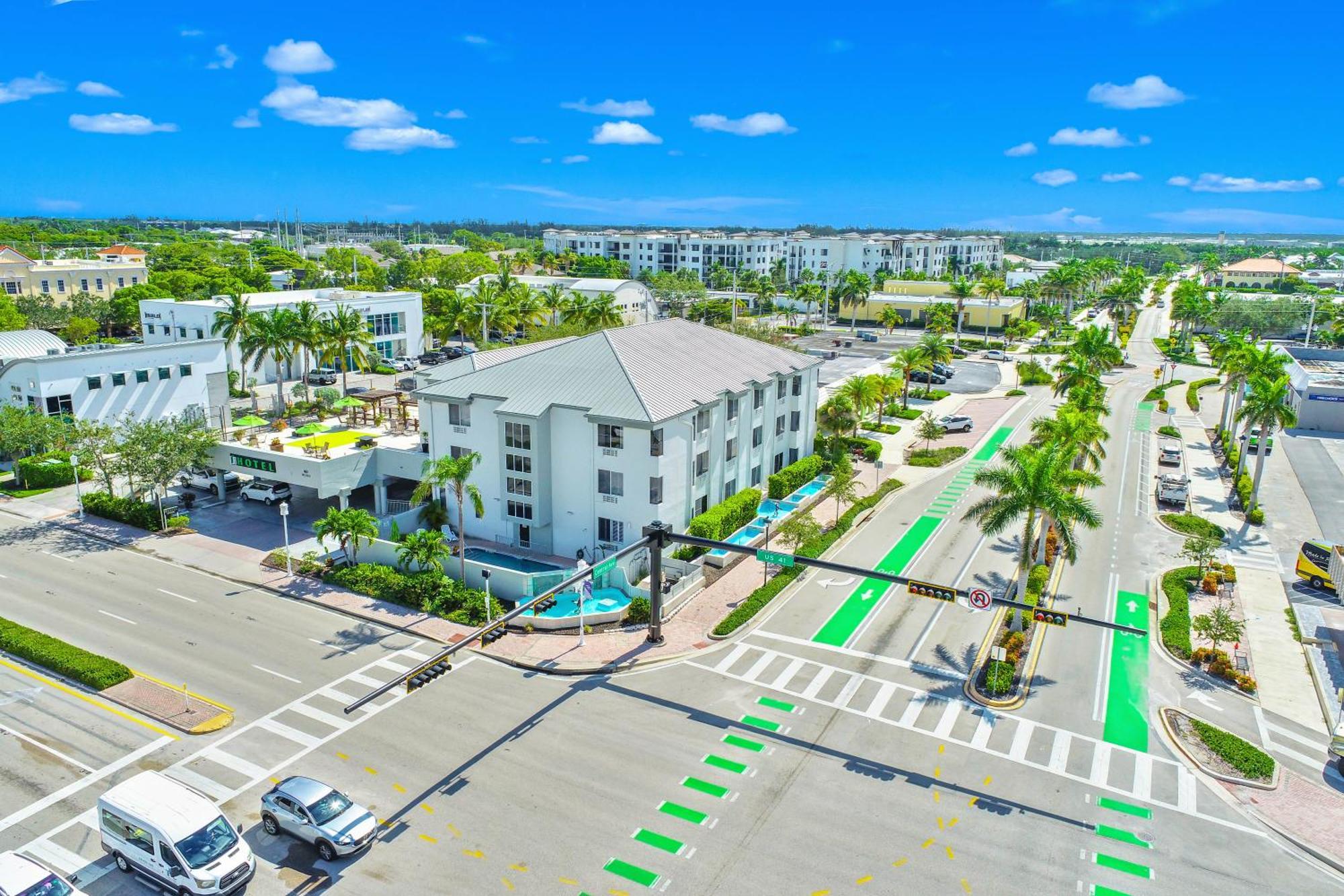 Naples Park Central Hotel Exterior foto