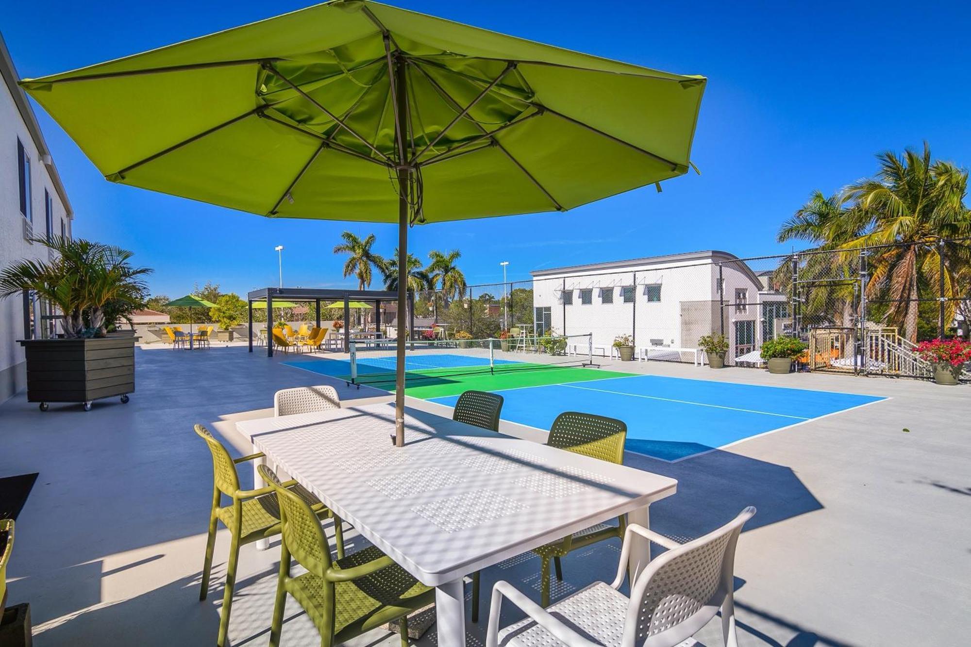 Naples Park Central Hotel Exterior foto